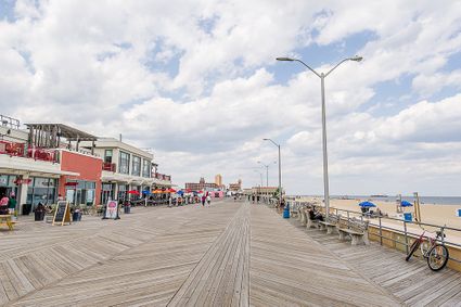 People in West Long Branch, NJ