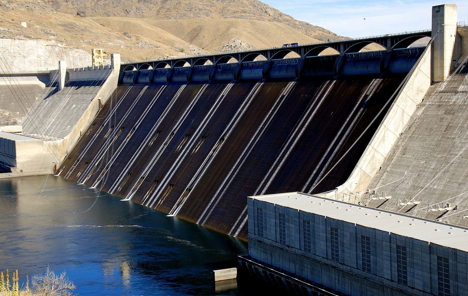 Плотина на месте. Плотина Гранд-кули. Плотина Гранд-кули (Grand coulee dam), США. Плотина Гранд Мезон.