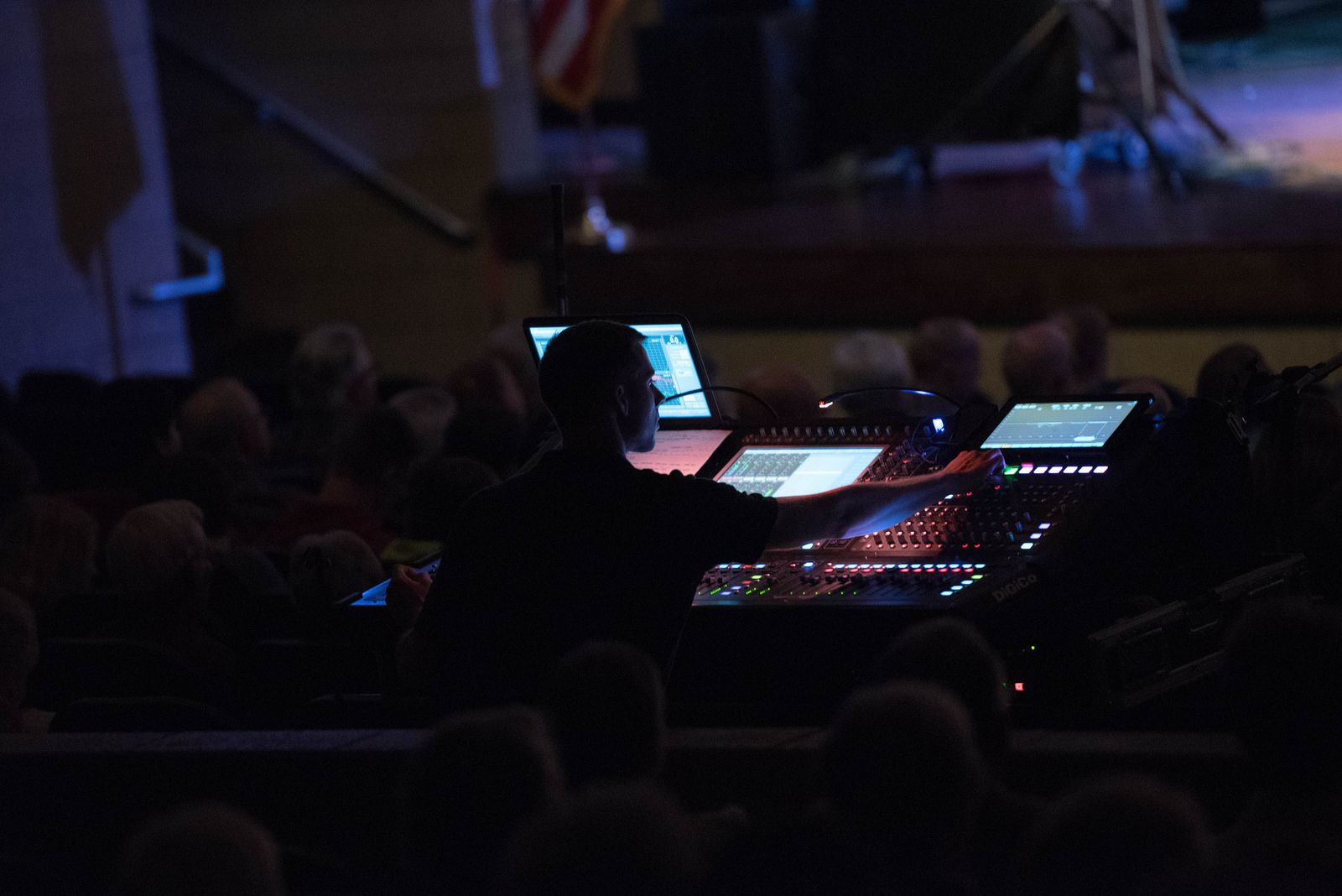 Broadcast & sound engineering technicians & radio operators, & media