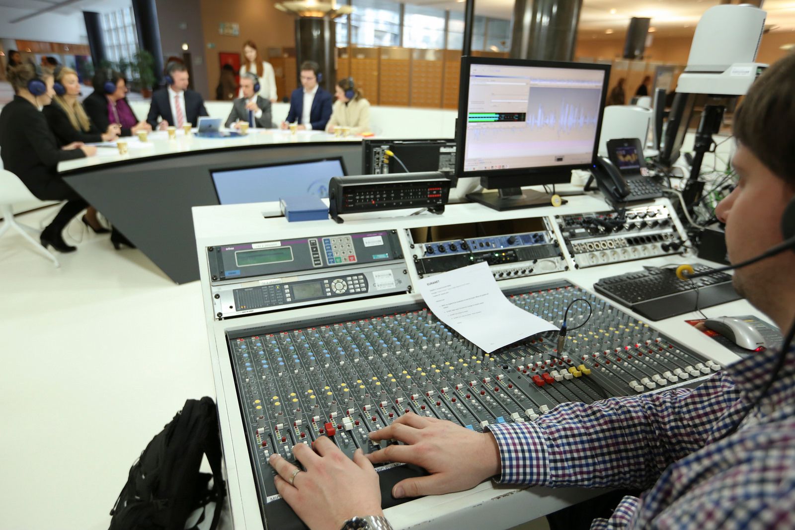 Television, video, & motion picture camera operators & editors Data USA